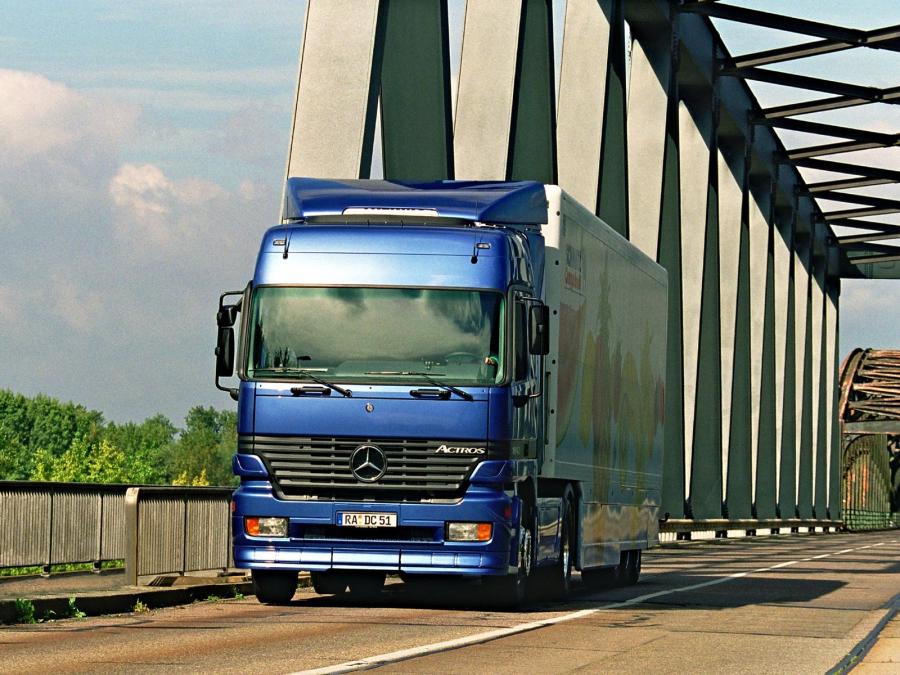  Mercedes-Benz Actros 1843 1997 года  (фото 12 из 21)